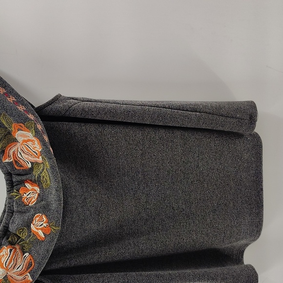 THML gray Open Neck Blouse Embroidered Flowers Size Large Sleeveless Stretch - Picture 3 of 8